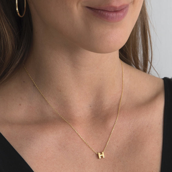 A 18 karat gold vermeil necklace with your initial letter "H". This diamond letter necklace is a special jewelry necklace that can be worn day and night. A genuine diamond stone in the corner of the letter makes this gold diamond necklace a luxury and ideal gift for yourself, your best friend or loved one